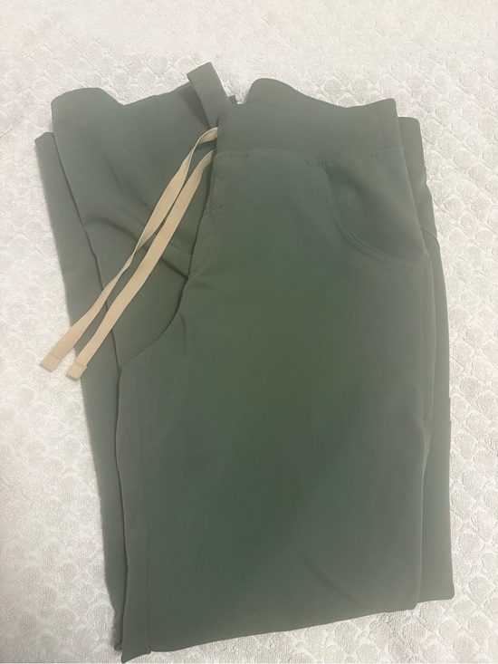 Figs Pants - FIGS Olive Straight-Leg Scrub Joggers with Beige Drawstring